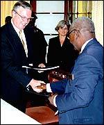 _1765611_sleoneunsig_150 _1765611_sleoneunsig_150